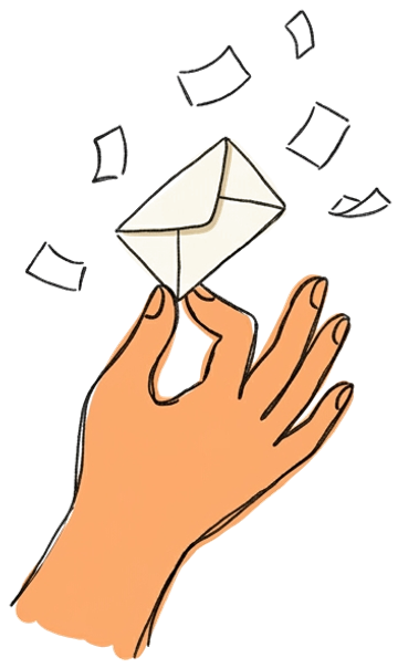 Une main tient une enveloppe entourée de feuilles de papier.